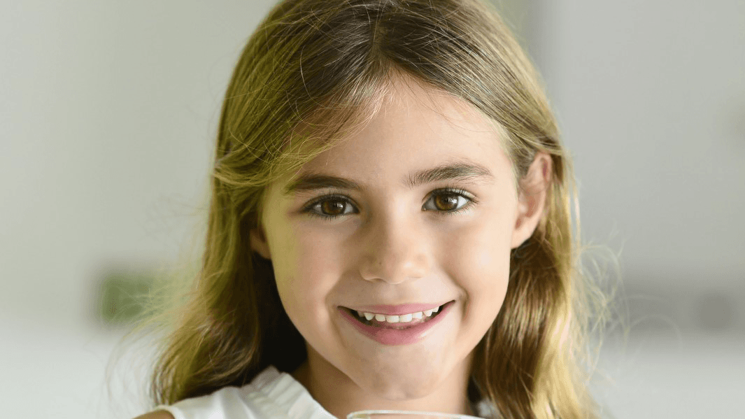 smiling girl in highgate hil qld